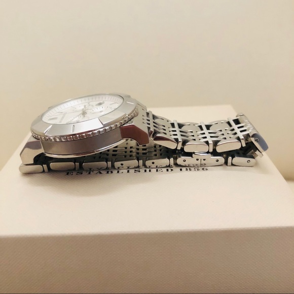 BURBERRY WATCH SILVER WITH ORIGINAL BOX - Picture 3 of 11